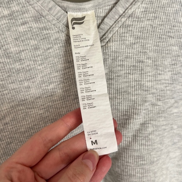 EUC Fabletics Cloud Seamless V-Neck Crop - Soft Grey Heather - Picture 4 of 7